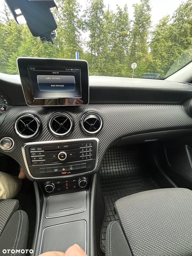 Mercedes-Benz GLA 200 d 7G-DCT - 12
