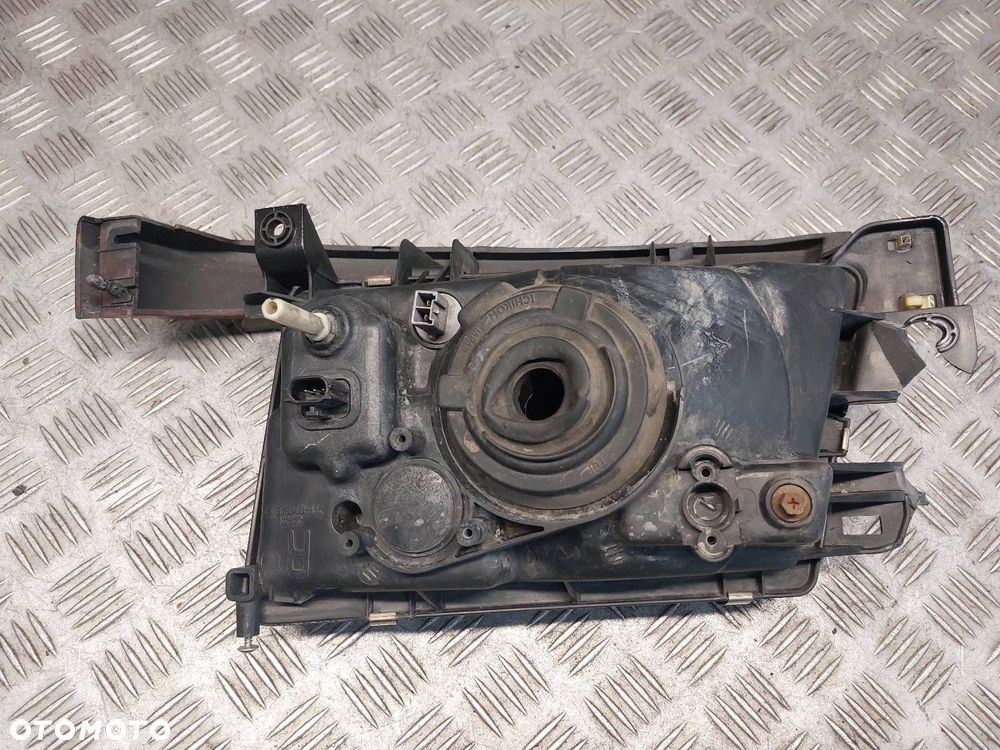 LAMPA REFLEKTOR PRAWY PRZÓD + LISTWA SUBARU FORESTER I - 4