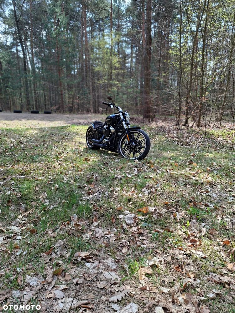 Harley-Davidson Softail Breakout - 2