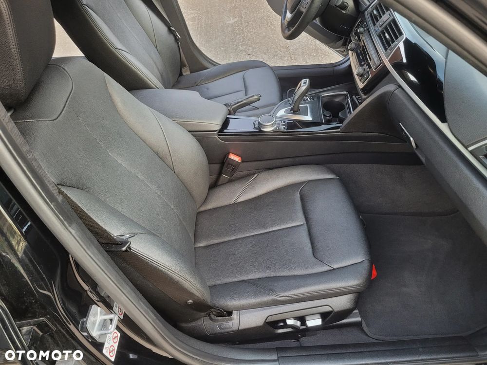 BMW Seria 3 320i GPF xDrive Advantage - 15