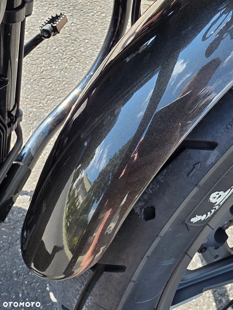 Harley-Davidson Sportster Iron 883 - 13