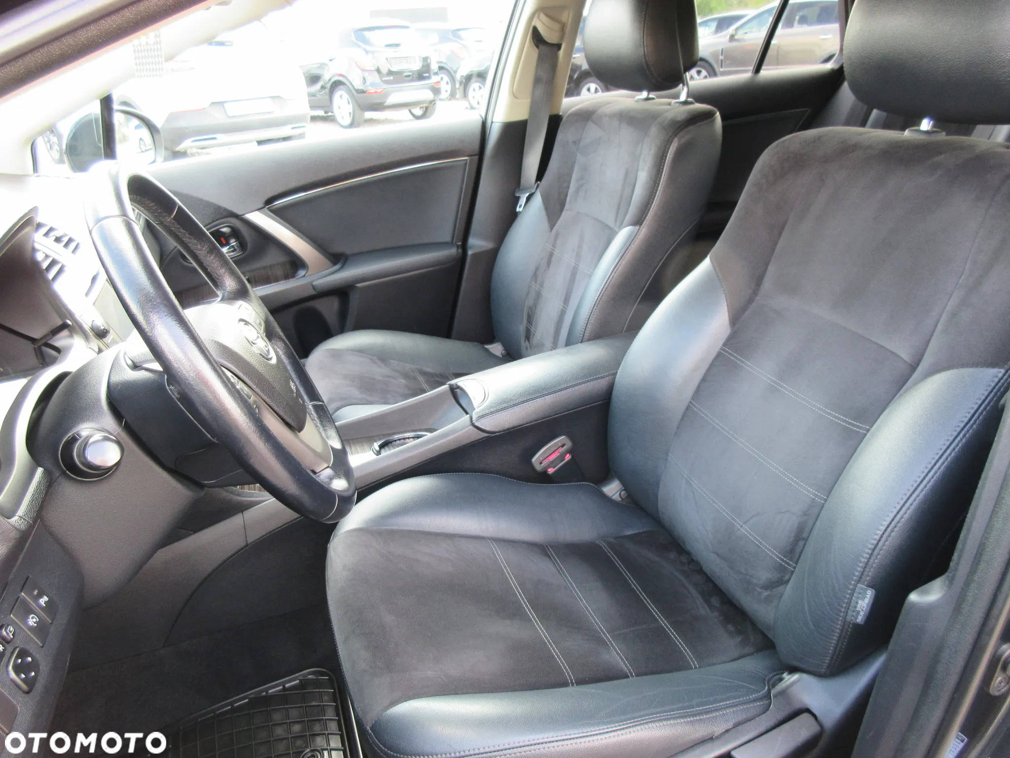 Toyota Avensis Combi 2.0 D-4D Executive - 10