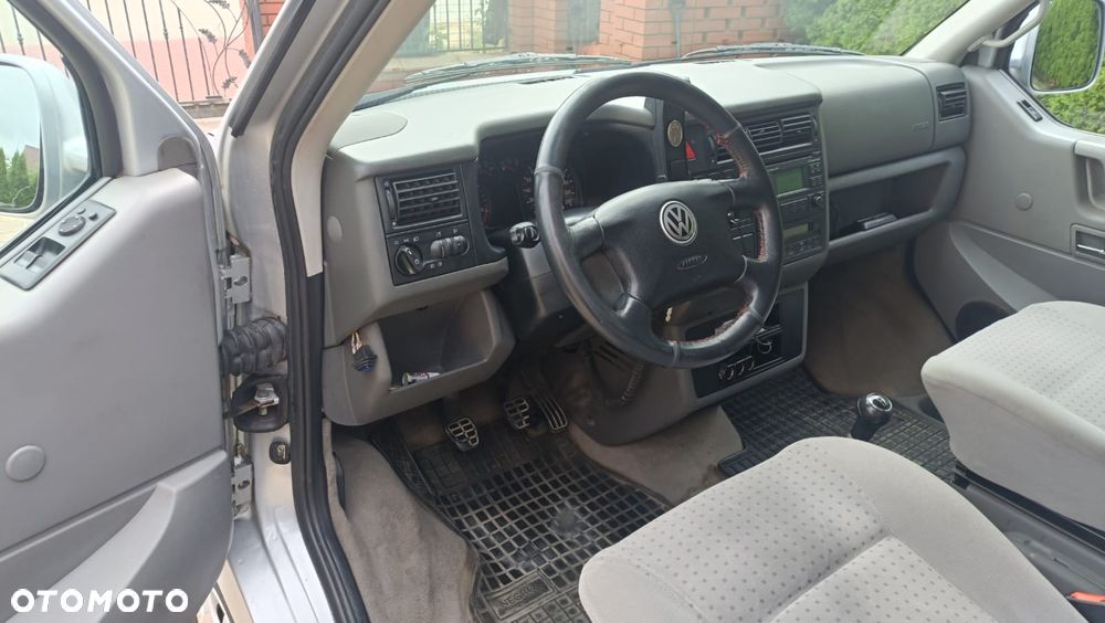 Volkswagen Caravelle - 7