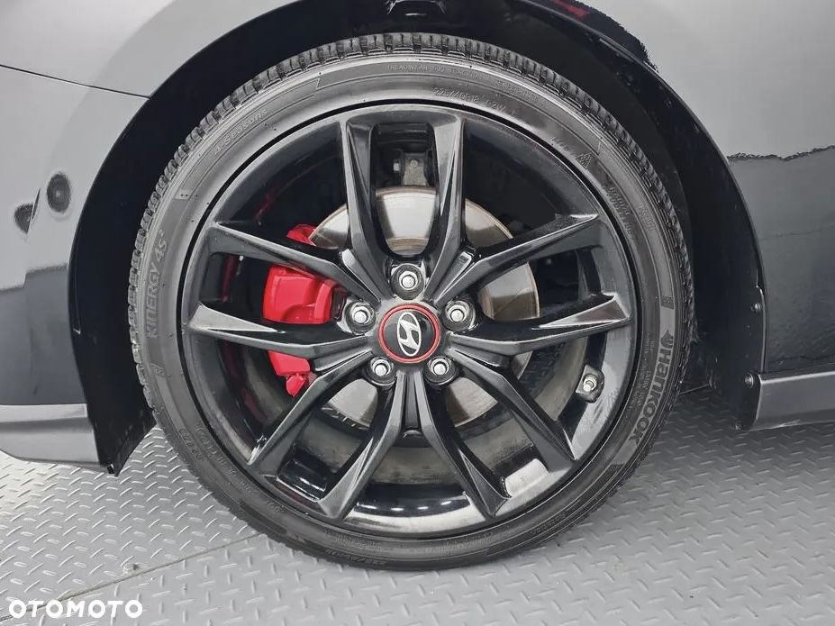Hyundai Veloster - 18