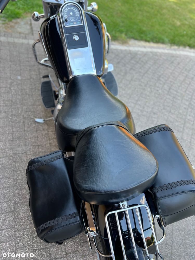 Suzuki Intruder - 14
