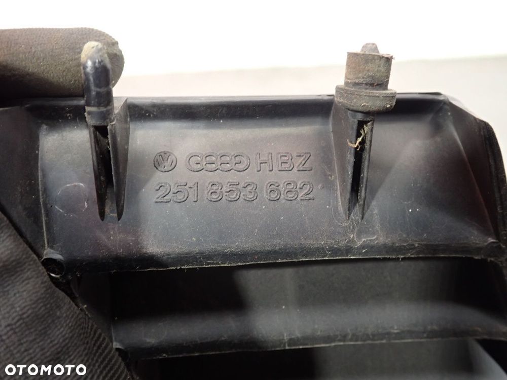 KRATKA WLOT POWIETRZA PRAWY TYŁ VOLKSWAGEN T3 - 7