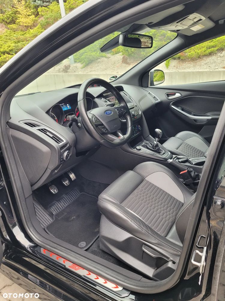 Ford Focus 2.0 TDCi ST mit Leder-Exclusiv-Paket - 9