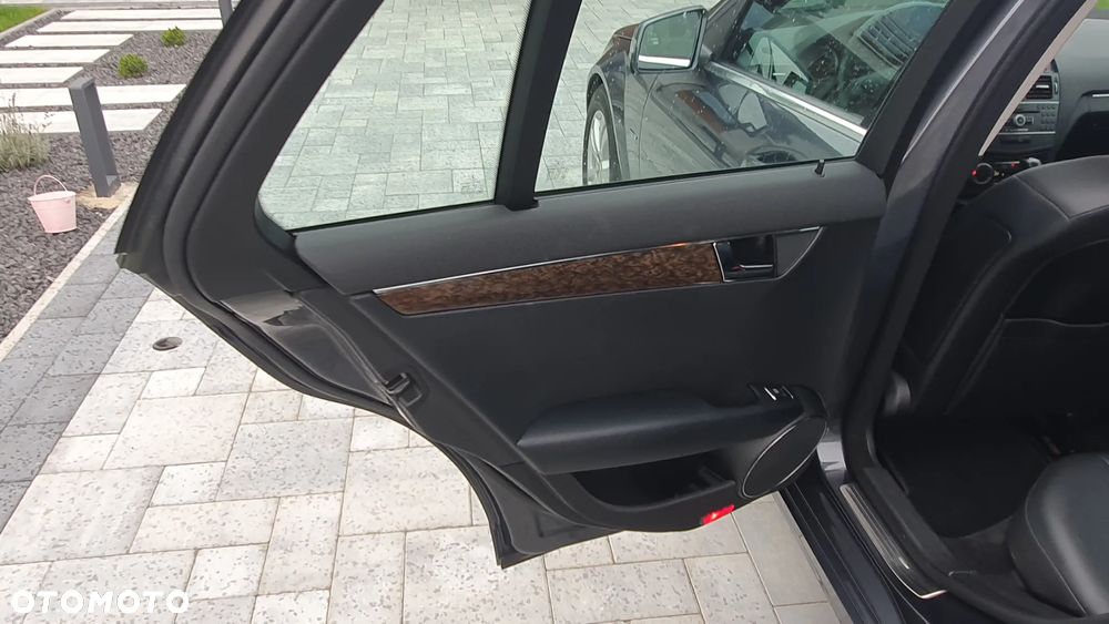 Mercedes-Benz Klasa C 250 CDI DPF 4Matic (BlueEFFICIENCY) 7G-TRONIC Elegance - 18