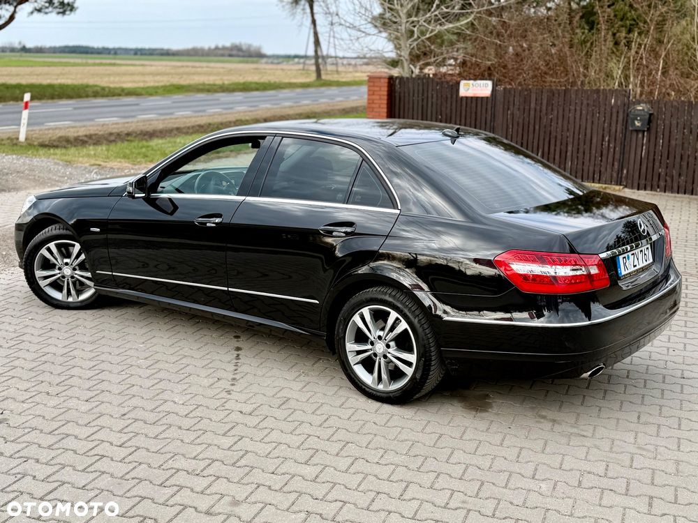 Mercedes-Benz Klasa E 250 CGI BlueEffICIENCY Avantgarde - 21
