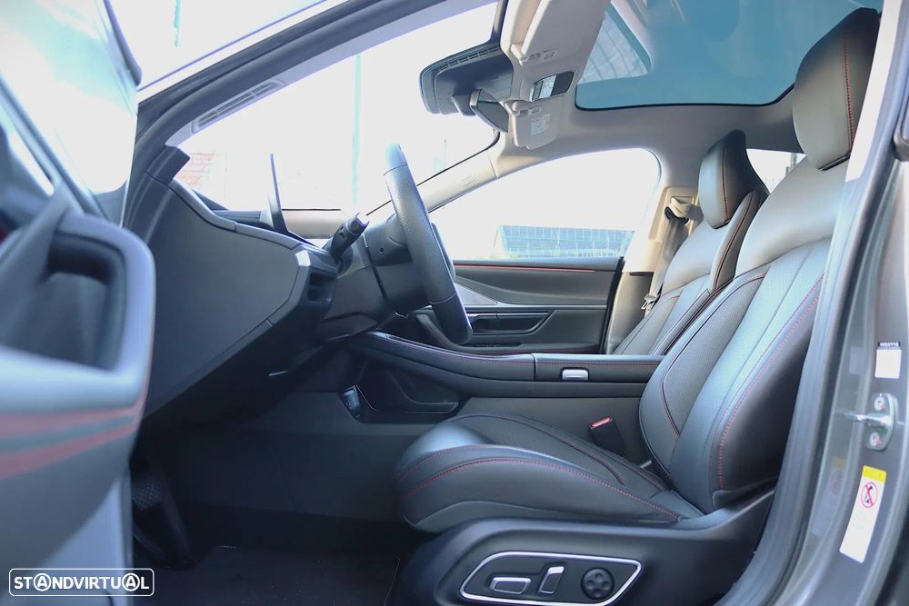 Xpeng P7i 86.2 kWh Long Range - 12