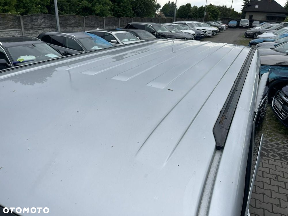 Volkswagen Multivan - 8