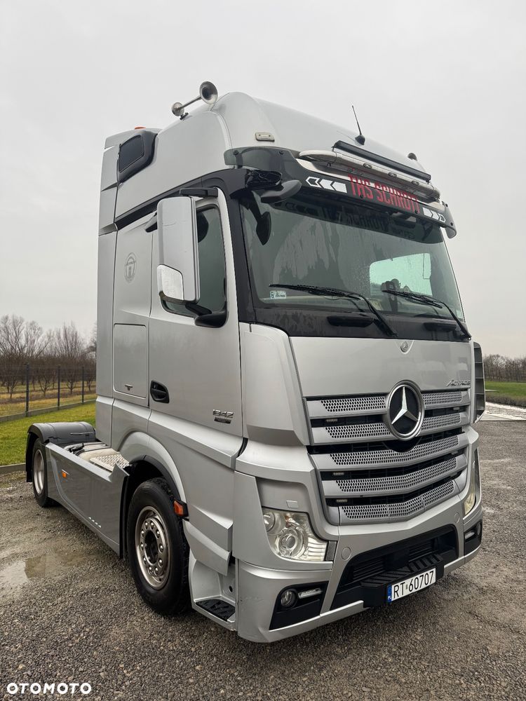 Mercedes-Benz Actros - 2