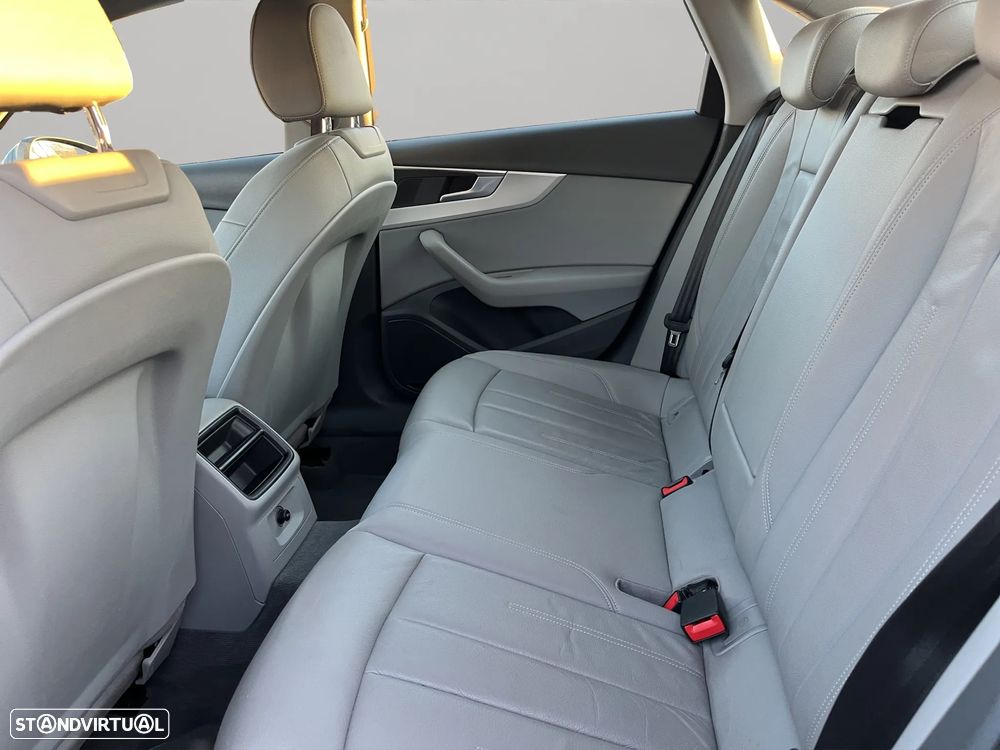 Audi A4 30 TDI S tronic design - 13
