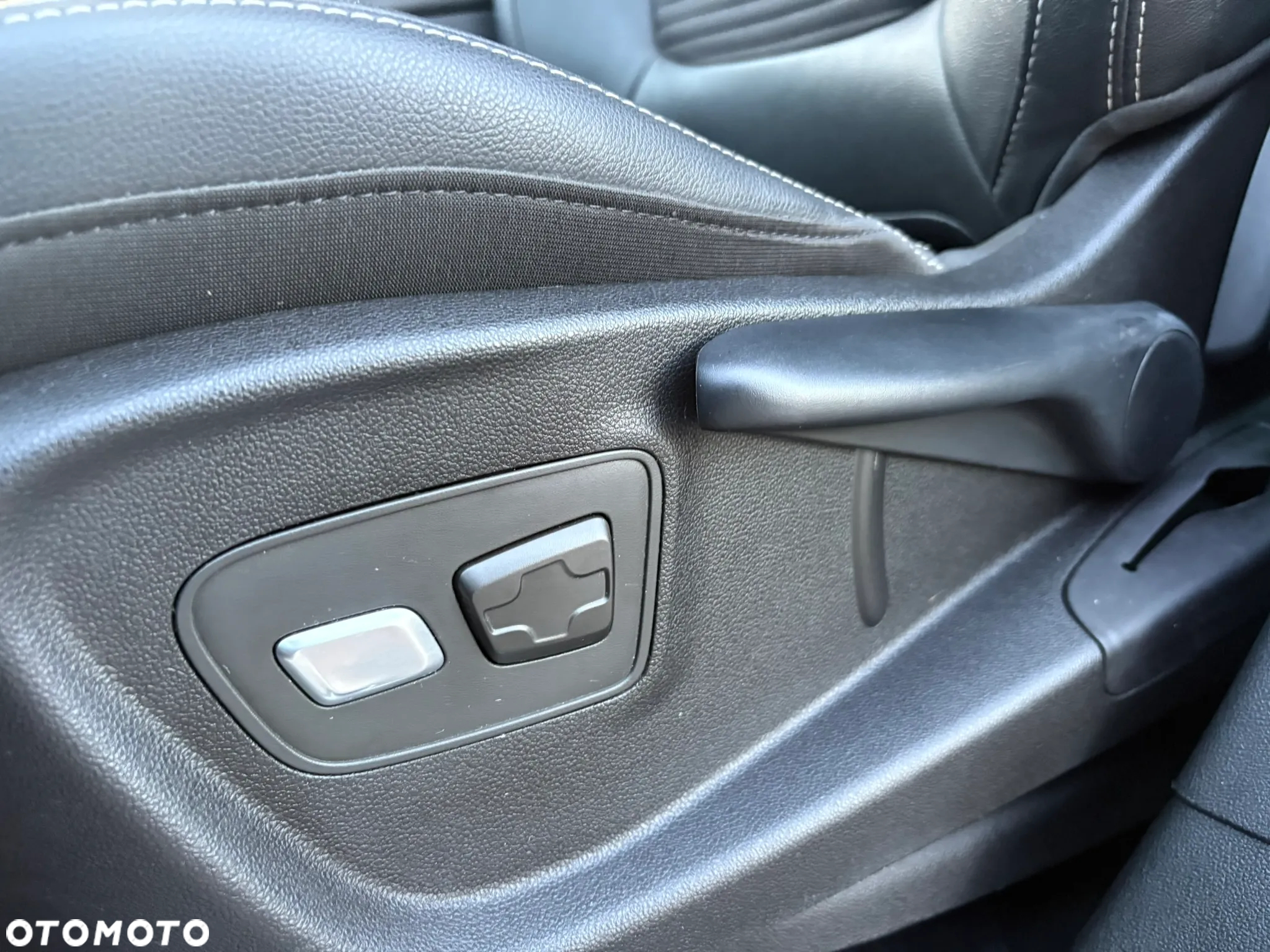 Renault Grand Scenic ENERGY TCe 115 S&S Bose Edition - 24