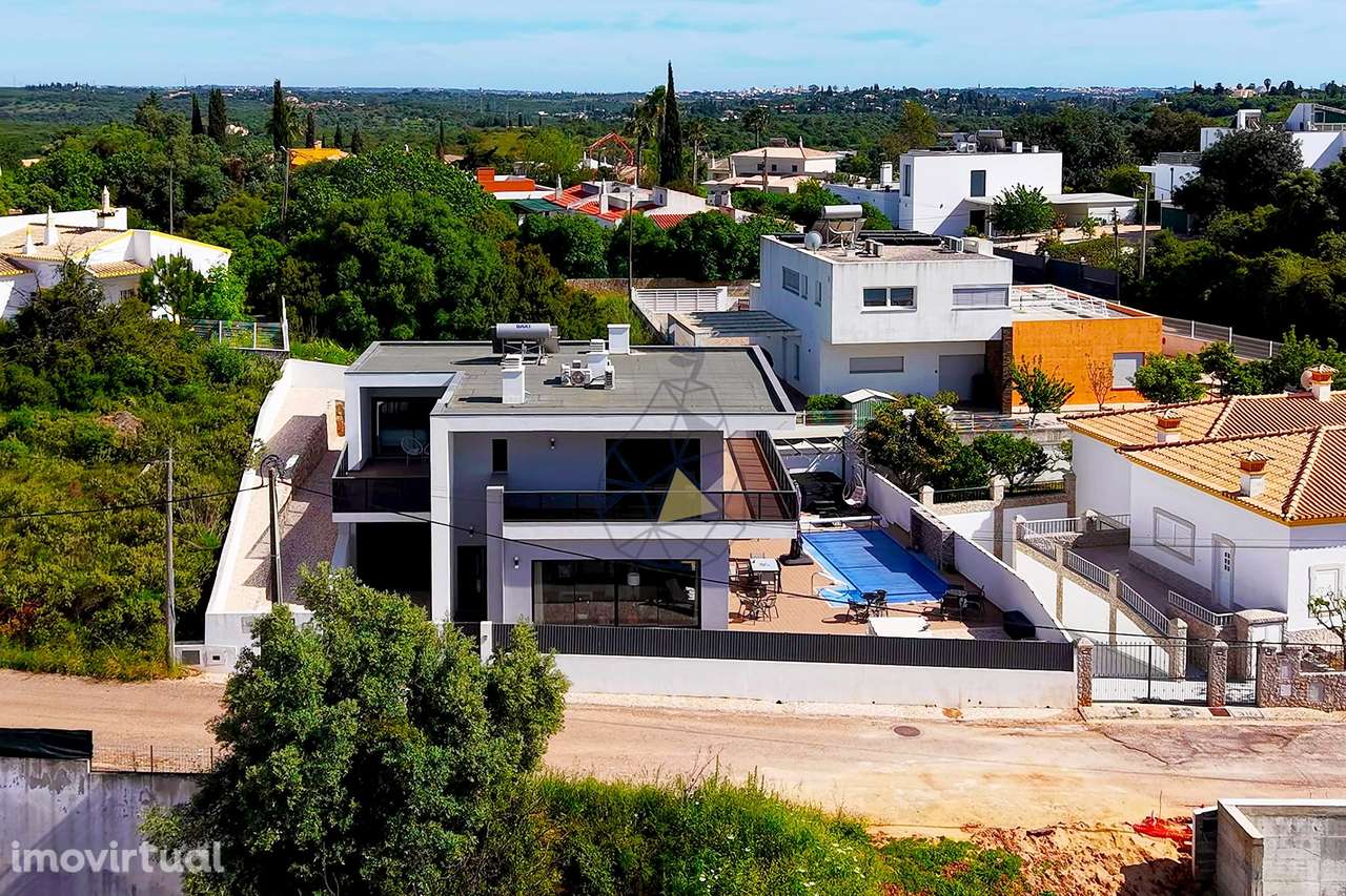 Moradia Independente com Piscina e Garagem em Monte Canelas - Portimão - Grande imagem: 4/60