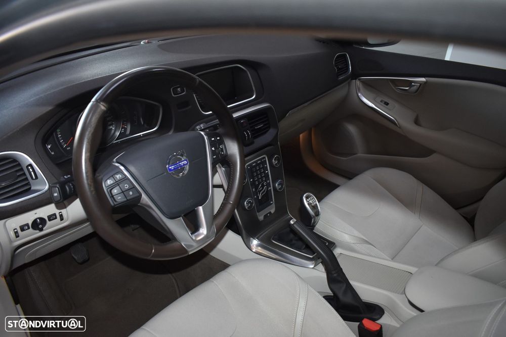 Volvo V40 Cross Country 1.6 D2 Summum - 22