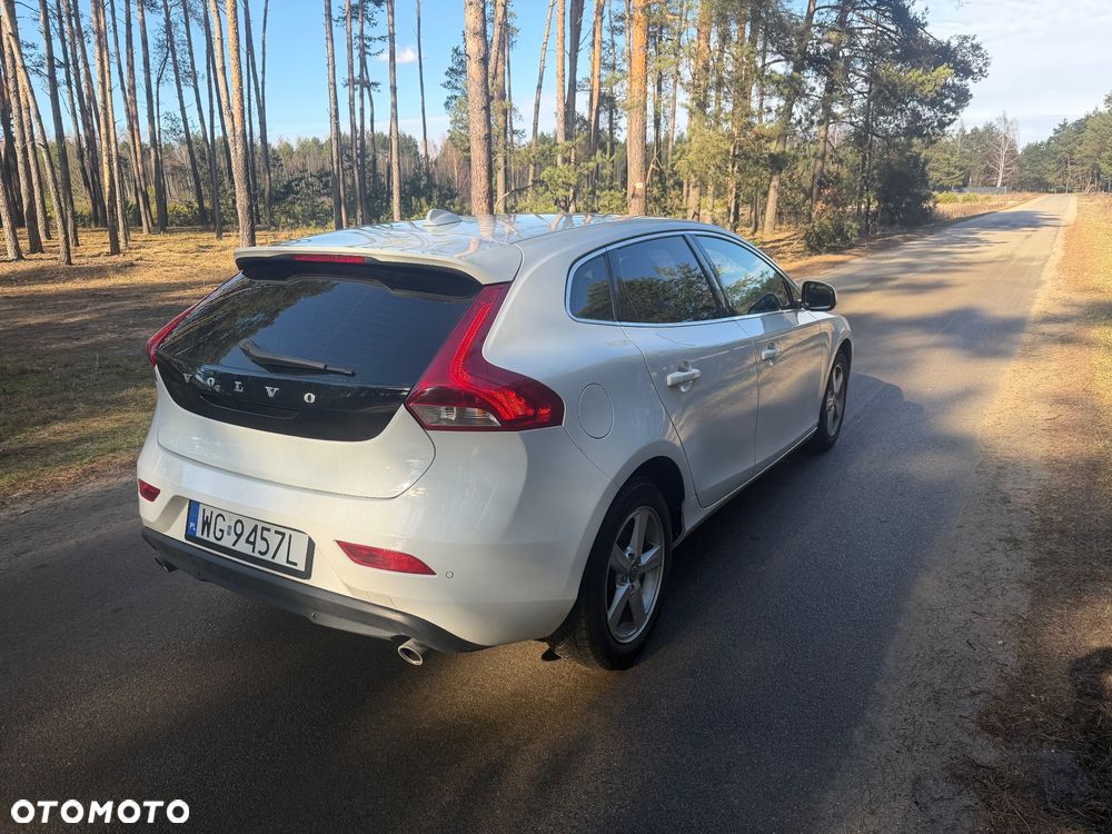 Volvo V40 D3 Momentum - 25
