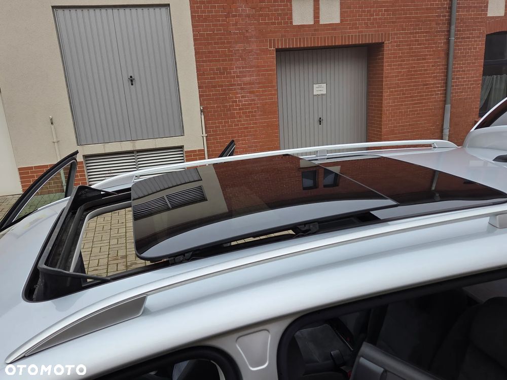 Volkswagen Touran 1.6 TDI DPF BlueMotion Technology DSG Highline - 34