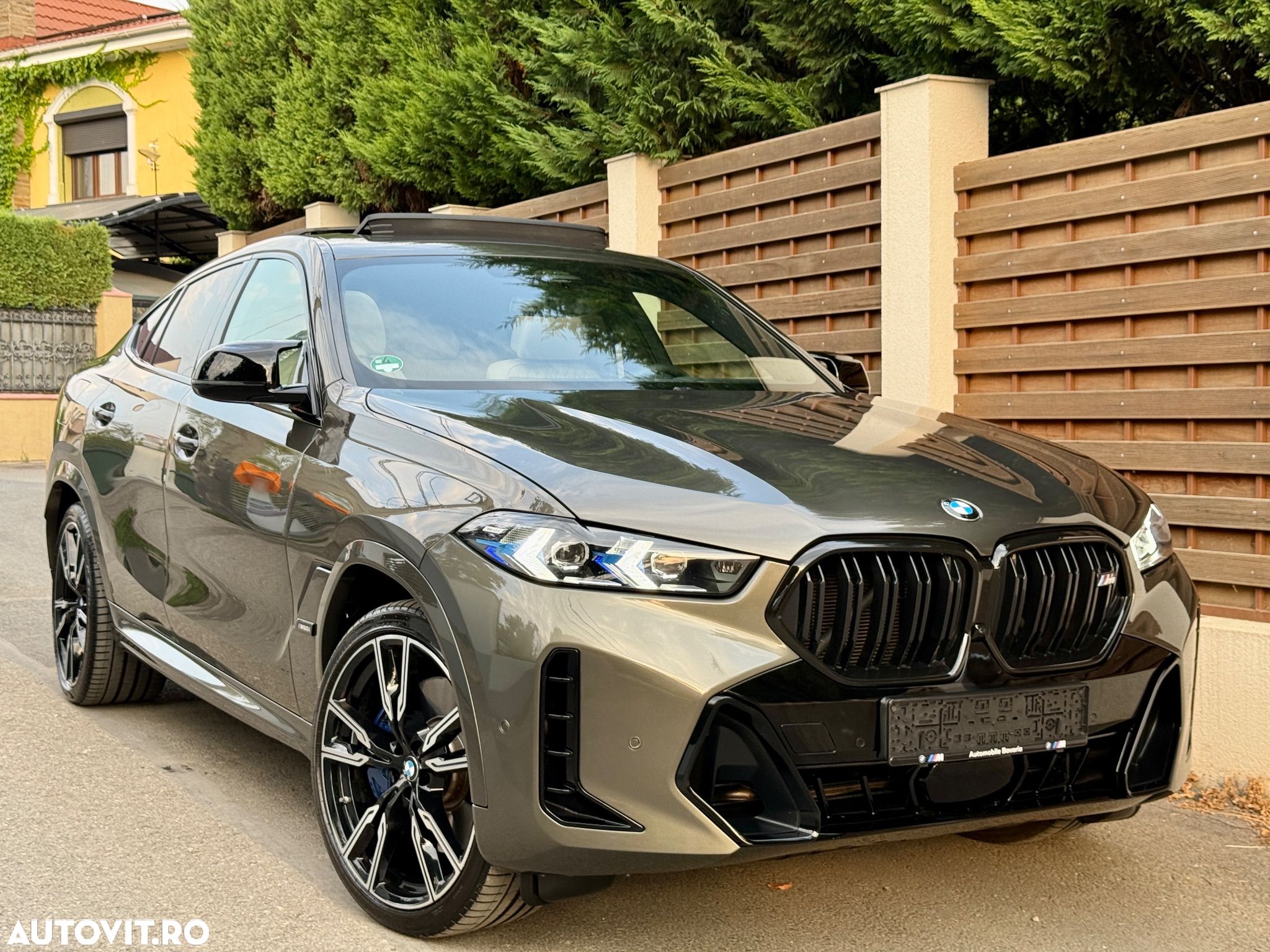 BMW X6 M M60i xDrive AT MHEV - 1