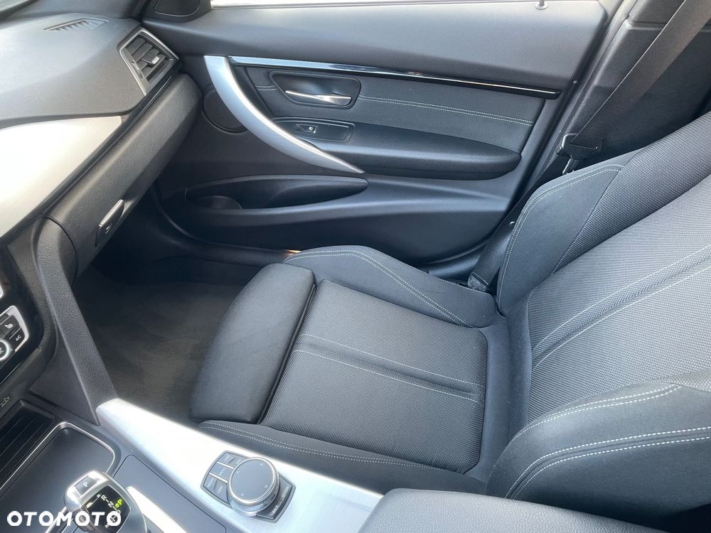 BMW Seria 3 320d Sport Line - 12