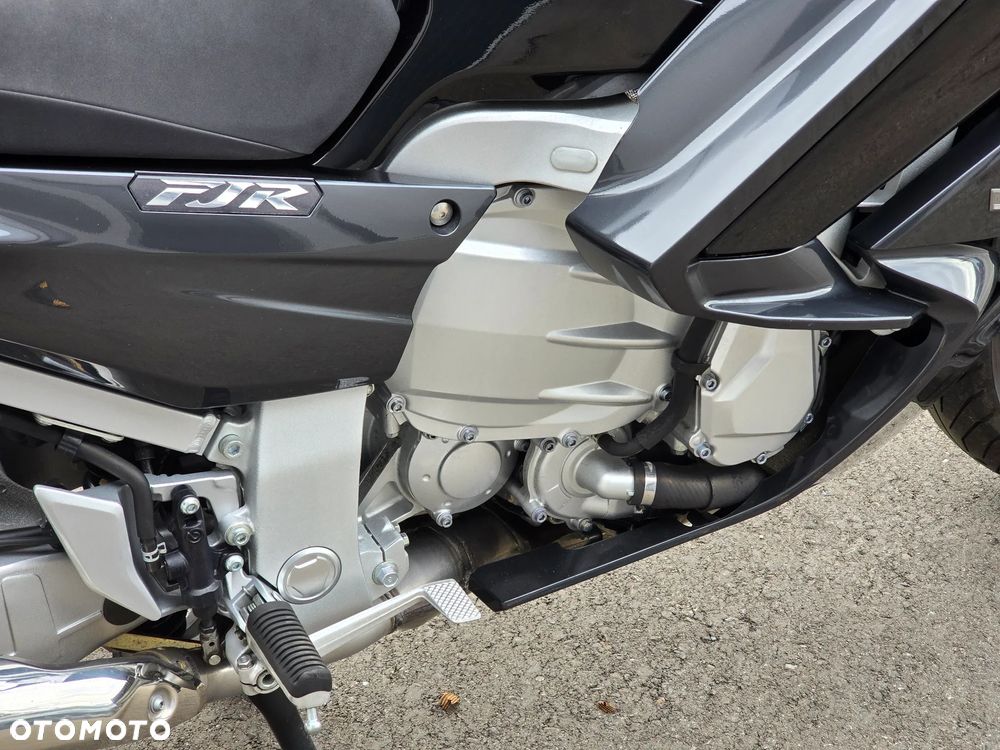 Yamaha FJR - 21