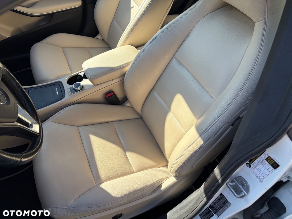 Mercedes-Benz CLA 250 4-Matic - 10