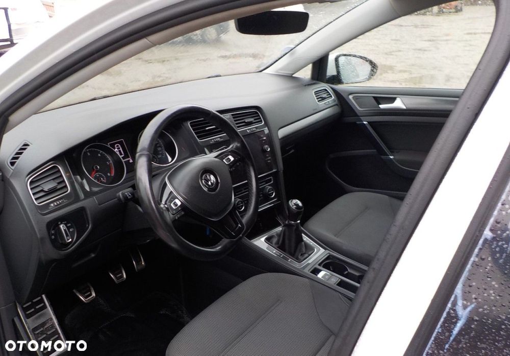 Volkswagen Golf - 23