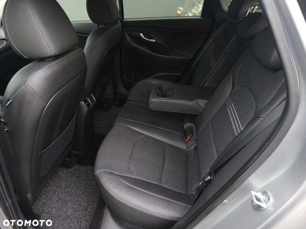 Hyundai i30 1.6 CRDI 48V-Hybrid DCT Prime - 11
