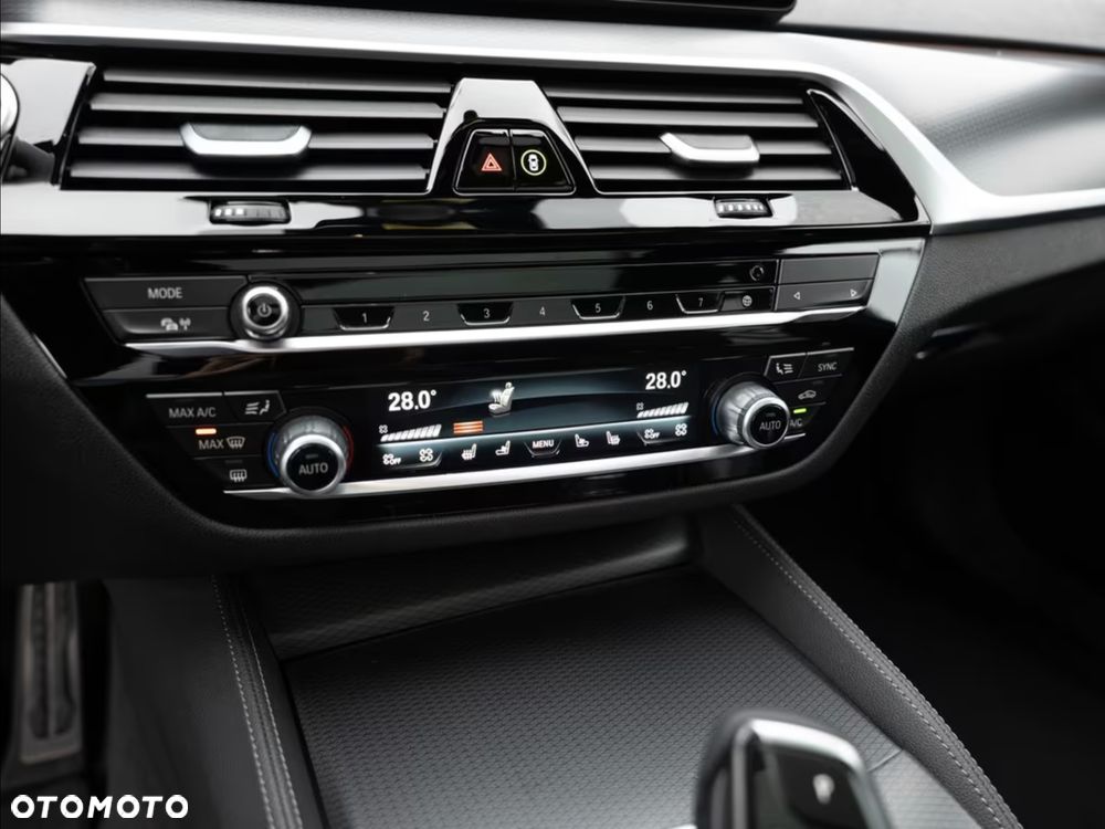 BMW Seria 5 540i xDrive - 19