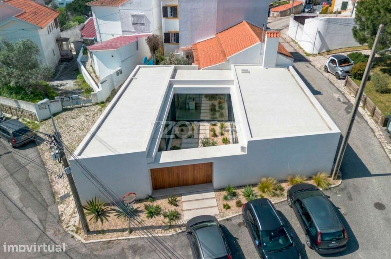 Moradia térrea p/ Investimento - centro de Alcabideche