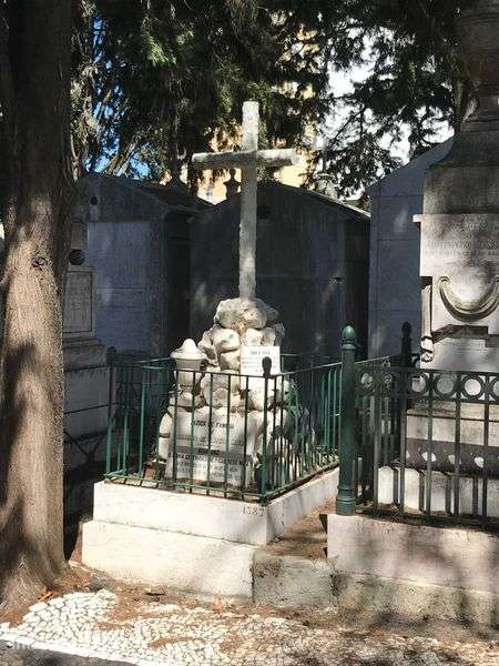 Jazigo no Cemitério dos Prazeres (Lisboa) - Grande imagem: 5/5