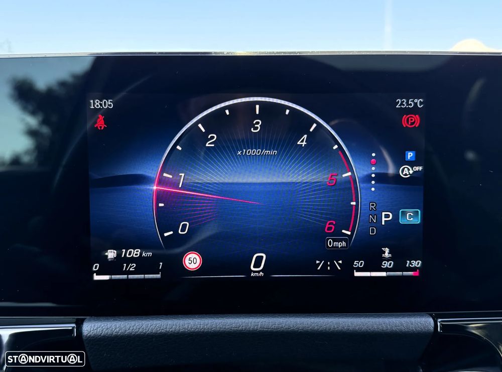 Mercedes-Benz GLA 180 d Progressive - 36