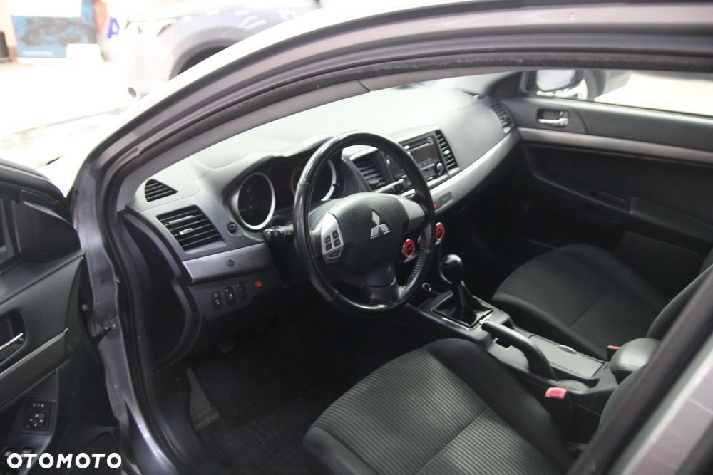Mitsubishi Lancer 1.6 Invite - 9