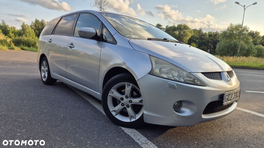 Mitsubishi Grandis - 2