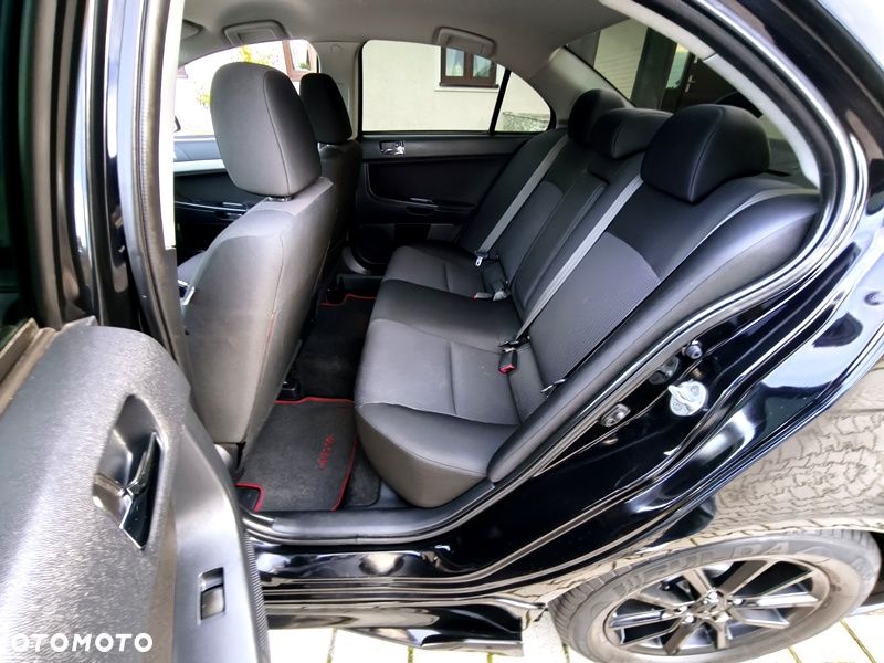 Mitsubishi Lancer - 7