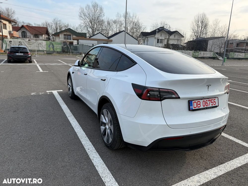 Tesla Model Y - 7