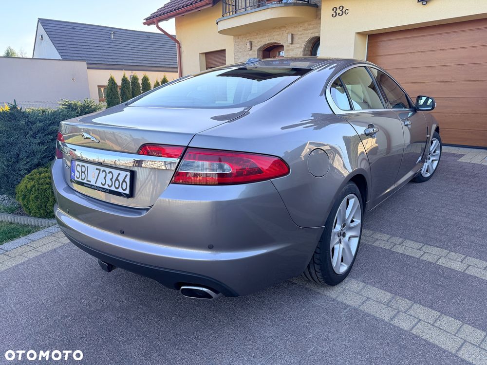 Jaguar XF 2.7 V6 Premium Luxury - 2