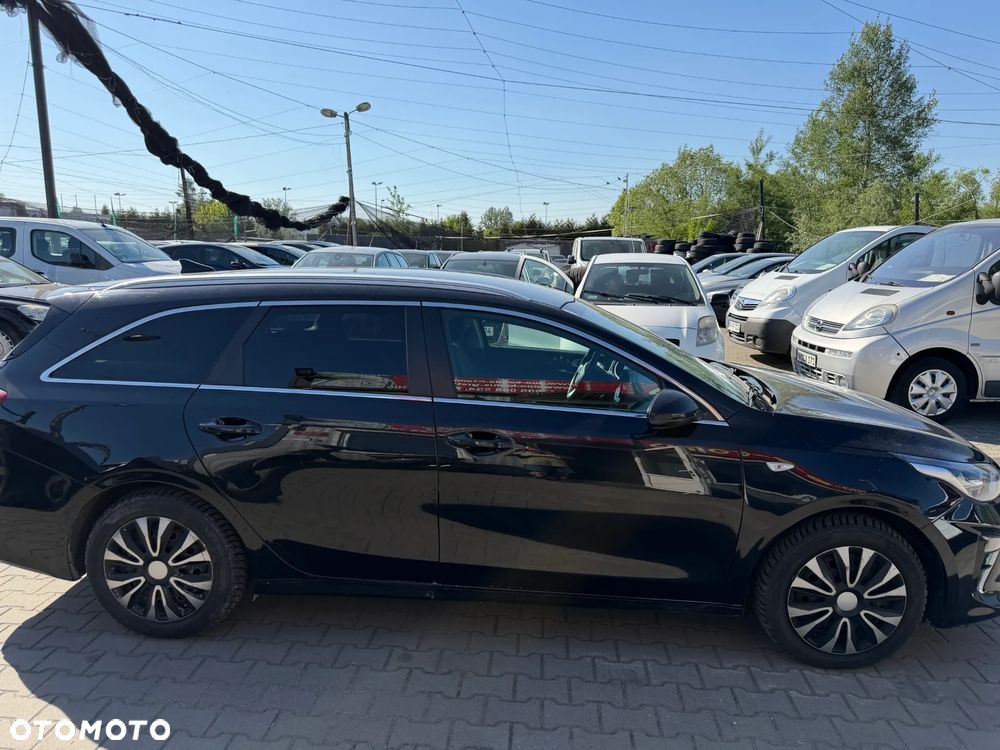 Kia Ceed 1.4 L - 6
