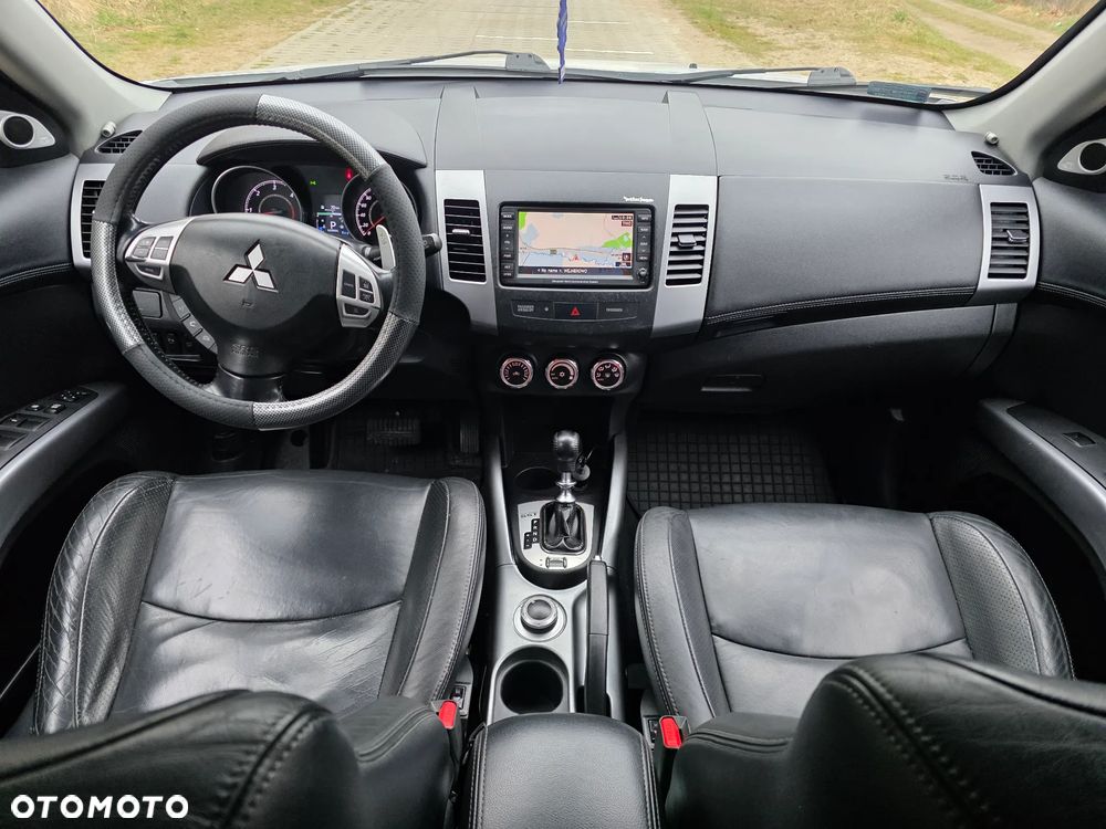 Mitsubishi Outlander 2.2 DID Instyle NAVI EU5 TC-SST - 16