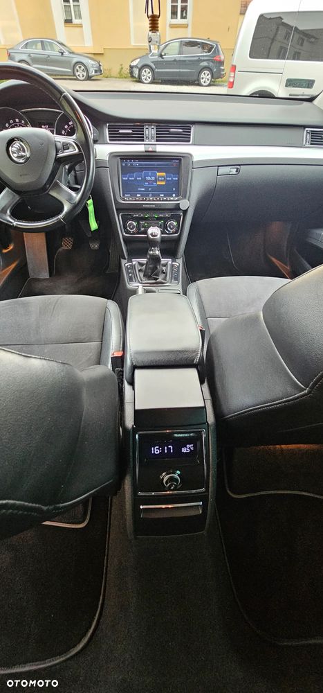 Skoda Superb 2.0 TDI Elegance - 11