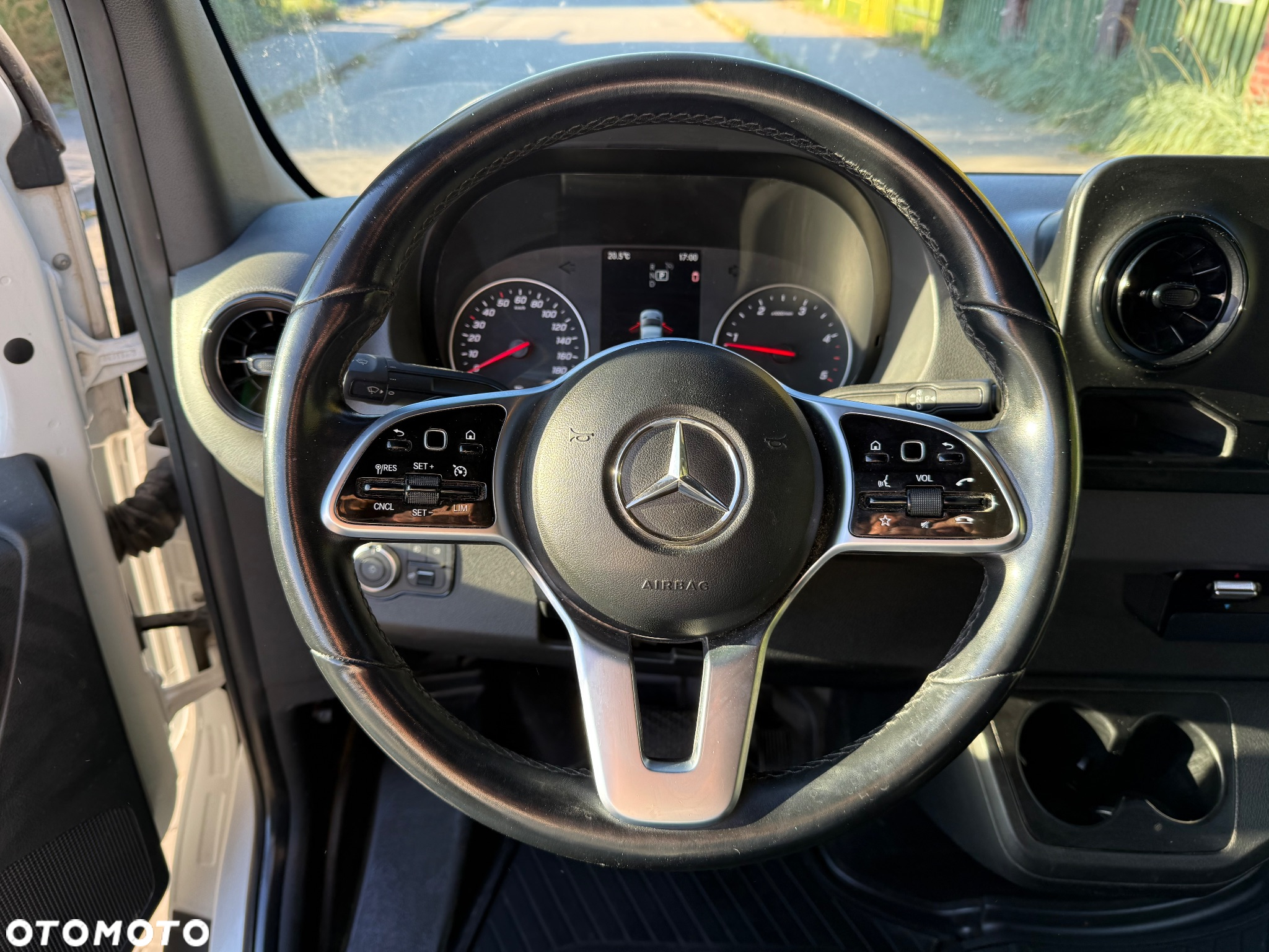 Mercedes-Benz Sprinter 317 - 18