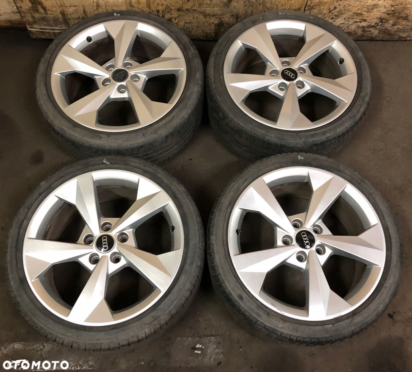 FELGI KOŁA AUDI A3 8Y A3 8V 8Y0601025J 8Jx18H2 ET46 5x112 57.1MM - 1
