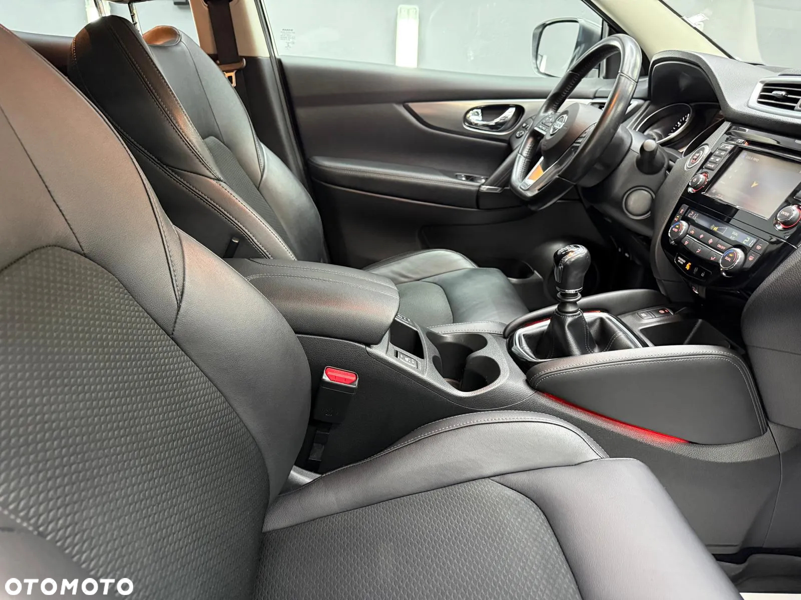 Nissan Qashqai 1.3 DIG-T TEKNA - 30