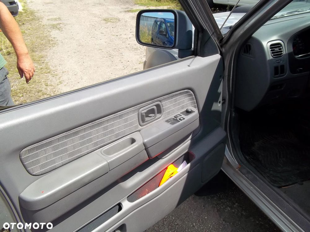 Nissan NP300 Pickup - 15