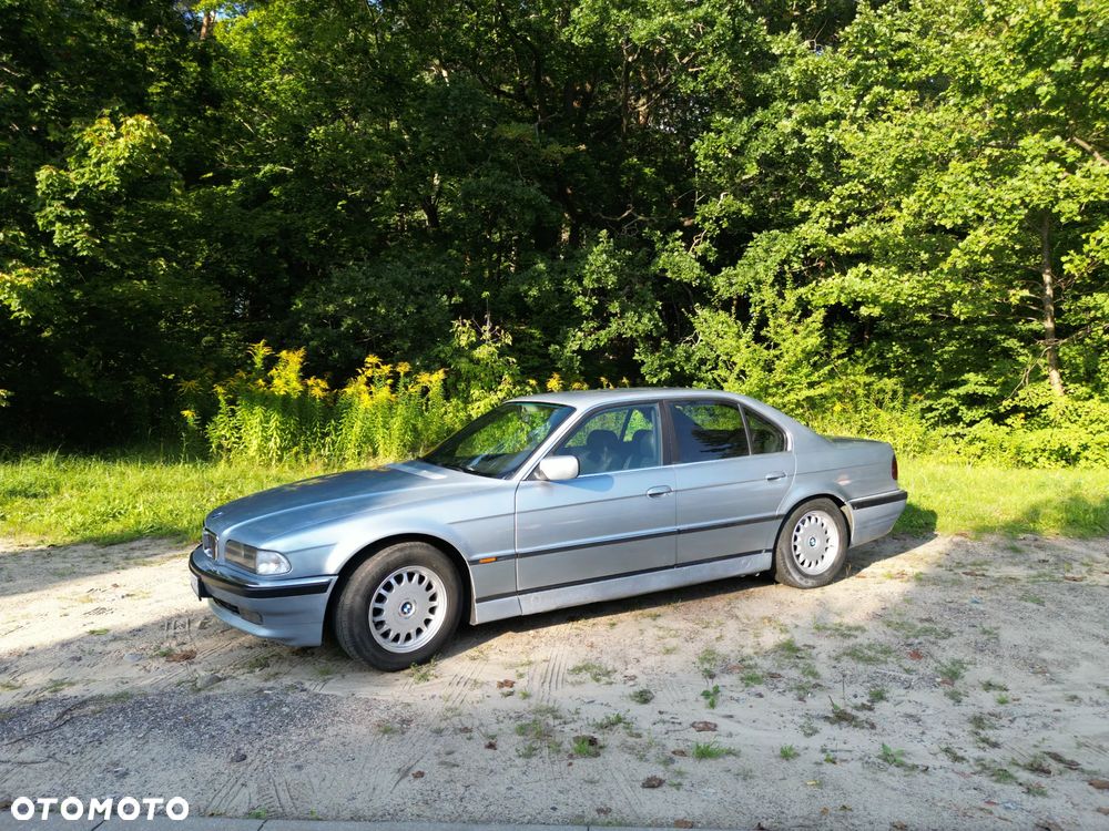BMW Seria 7 730i V8 - 12