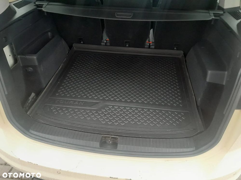 Volkswagen Touran - 17