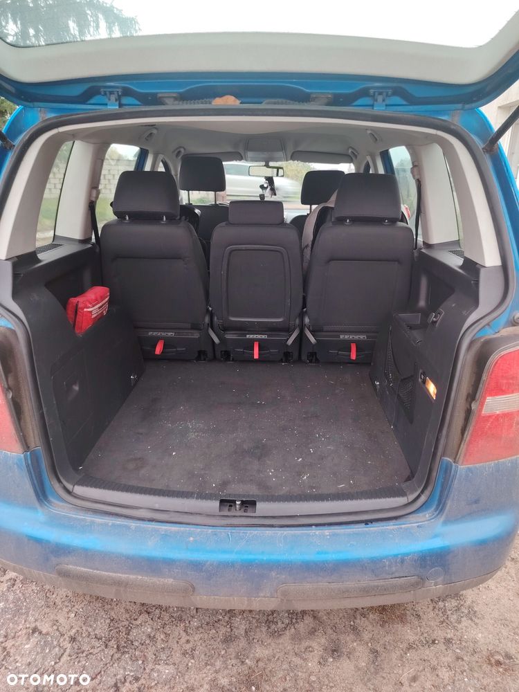 Volkswagen Touran - 5