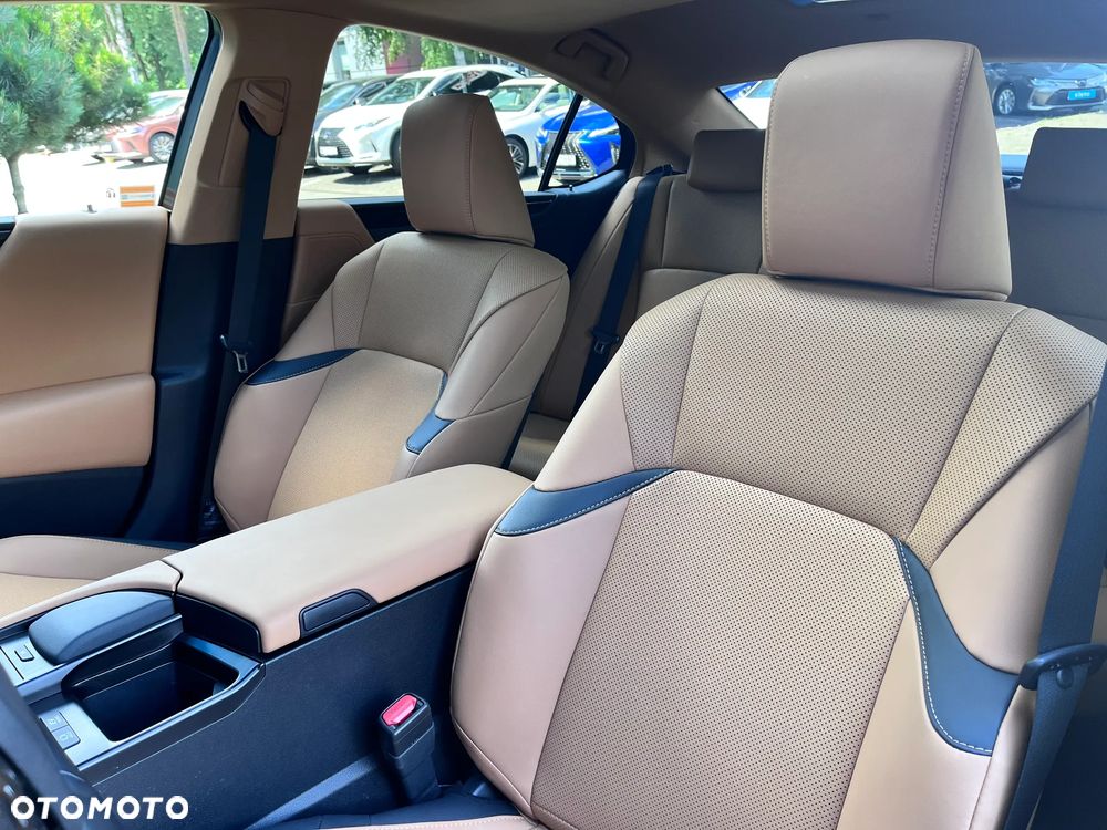 Lexus ES 300h Business Edition - 4