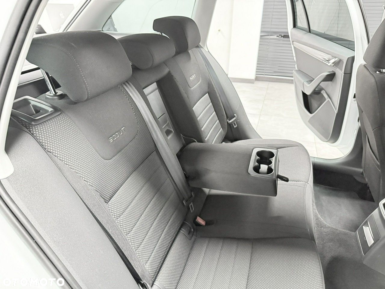 Skoda Octavia Combi 2.0 TDI 4x4 DSG Scout - 29