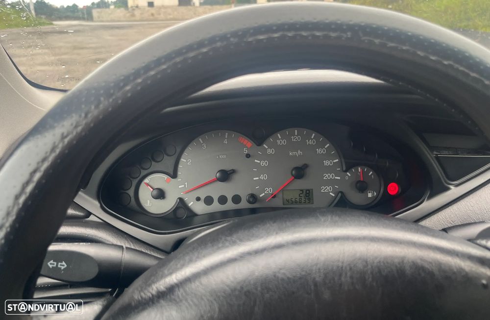 Ford Focus 1.8 TDdi Trend - 12
